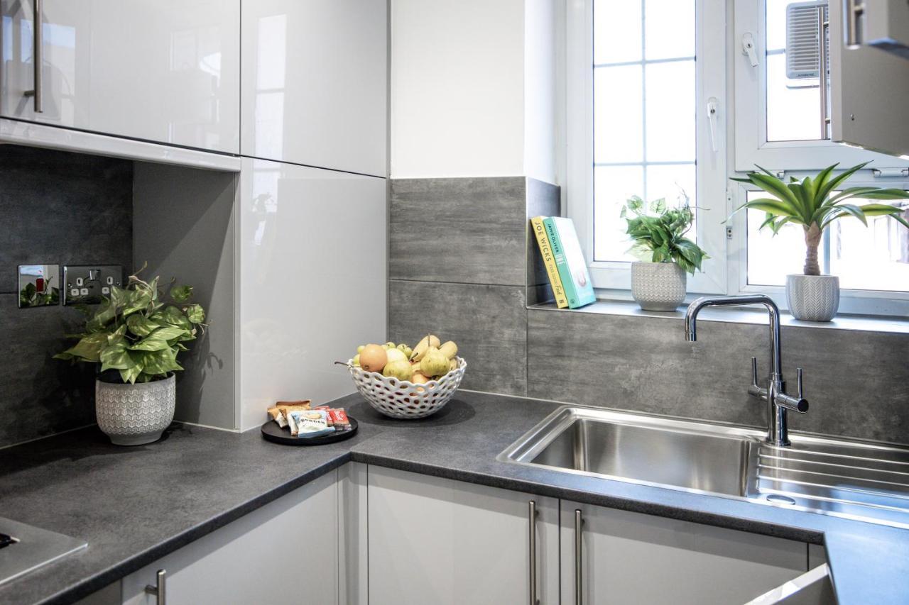 Cosy 4-Bedroom Apartment Next To Borough ลอนดอน ภายนอก รูปภาพ