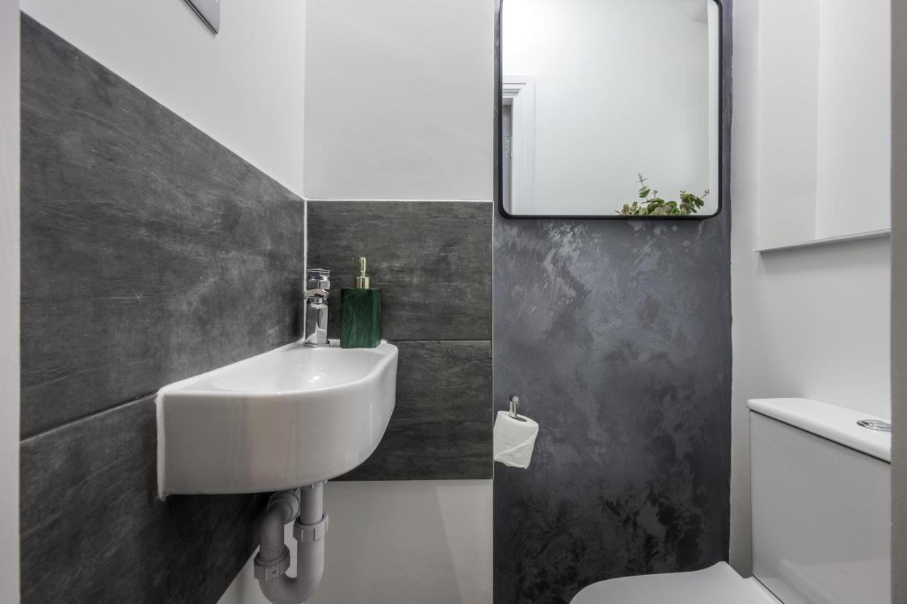Cosy 4-Bedroom Apartment Next To Borough ลอนดอน ภายนอก รูปภาพ